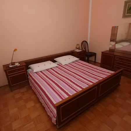 Apartment In Pula 752