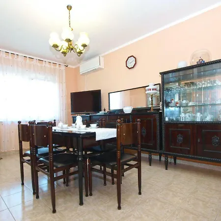 Apartment Apartment In Pula 752 *