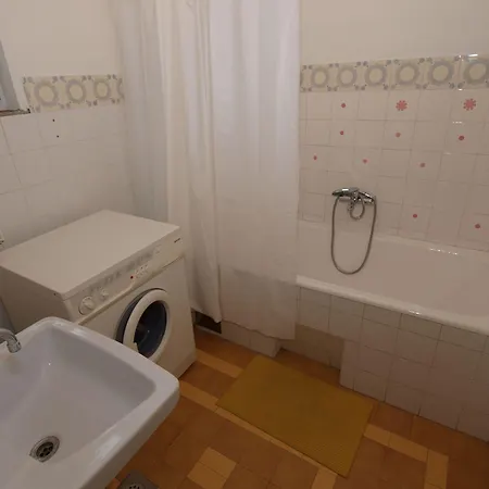 Apartament In 752 *