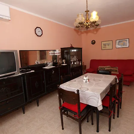 In 752 Apartament *