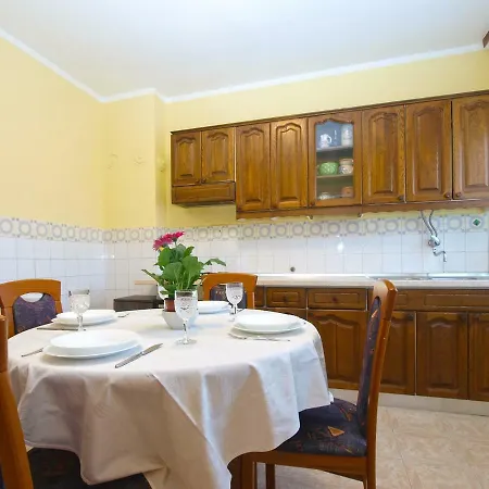 Apartament In 752 *